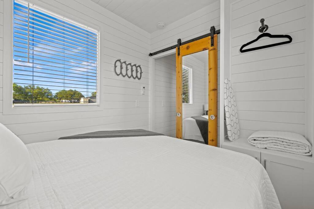 New! The Texas Longhorn-Luxury Container Home 프레드릭스버그 외부 사진